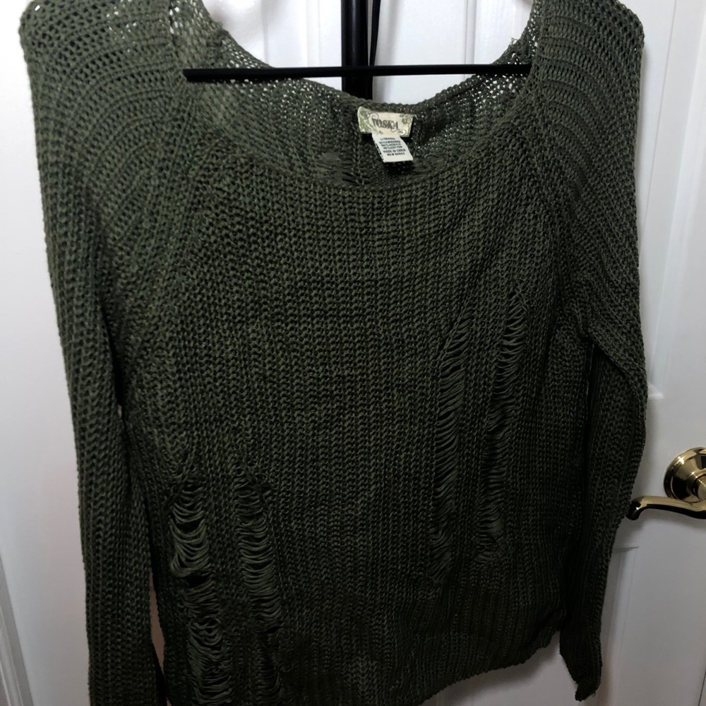OLIVE GREEN DISTRESSED LIGHTWEIGHT SWEATER